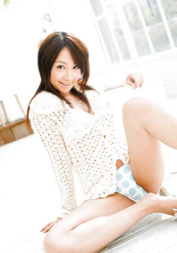 Rangy japanese teen Ryo Akanishi in bikini shows her butt - Japan on nudesceleb.com