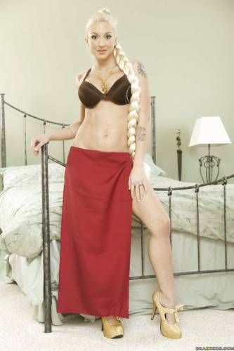 Lovely american milf Leya Falcon reveals big boobies and spreads her legs - Usa on nudesceleb.com