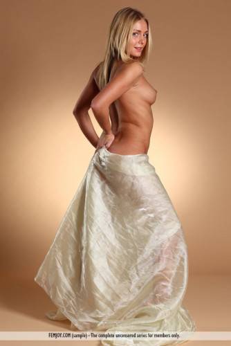 The Adorable Blonde Senta L Is Shamelessly Demonstrating Every Inch Of The Luxurious Nude Body on nudesceleb.com