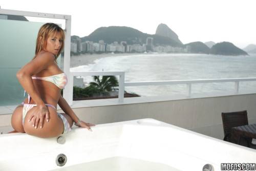 Inviting brazilian milf Suzy Anderson revealing big titties and butt in bath - Brazil on nudesceleb.com