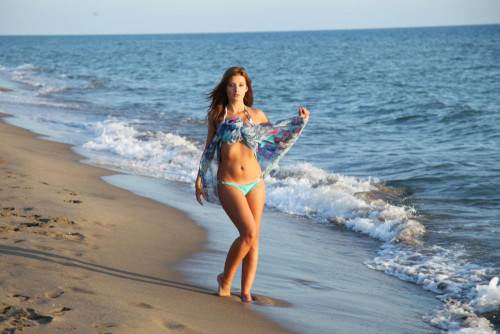 Sexy Chick Anna Tatu Has Taken Off Her Bikini And Pleased Viewers With Trimmed Nub Spread on nudesceleb.com
