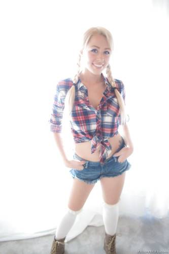 Glamorous american blonde hottie Zoey Monroe showing big knockers and spreading her legs - Usa on nudesceleb.com