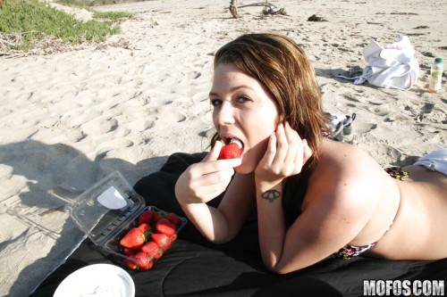 Luscious american young Audrina Ashley banged after good cock suck on the beach - Usa on nudesceleb.com