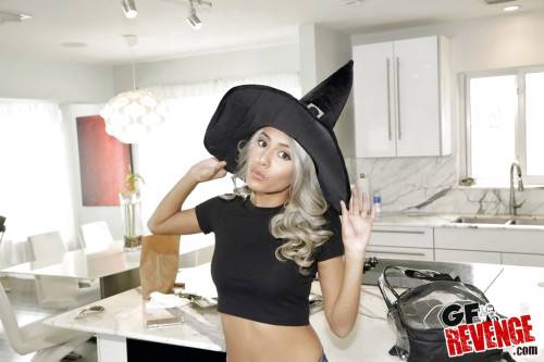 Slim american blonde teen Janice Griffith in cosplay clothing hard fucked after sucking huge dick in kitchen - Usa on nudesceleb.com