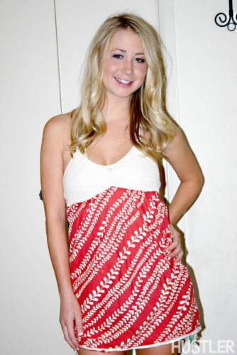 Blonde Casi James Wants To Show How She Looks While Wearing Only A Smile. on nudesceleb.com