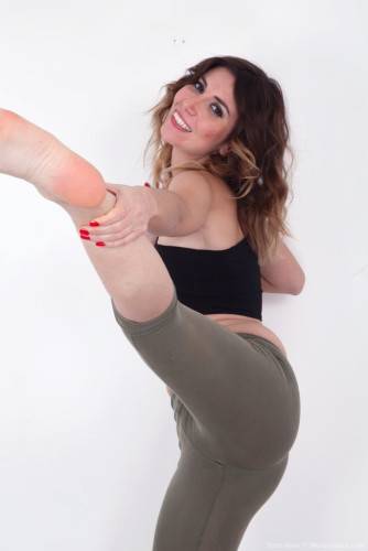 Luscious italian cutie Terri Rose reveals small tits and spreads her legs - Italy on nudesceleb.com