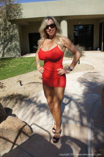 Stunning american mature Sandra Otterson likes some hot foot fetish outdoor - Usa on nudesceleb.com