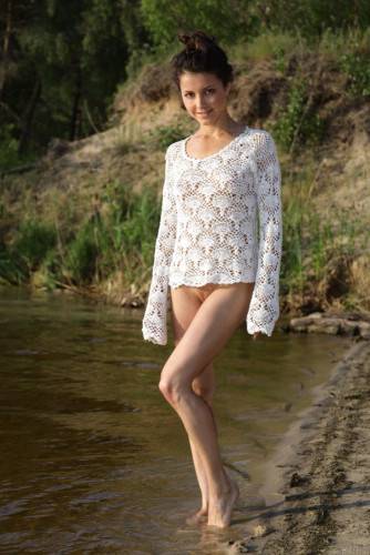 Filthy Divina A Is Stripping Enjoying The Fresh River And Hot Summer With Nude Body on nudesceleb.com