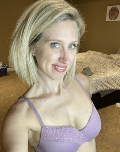 Sexyblondemissouri on nudesceleb.com