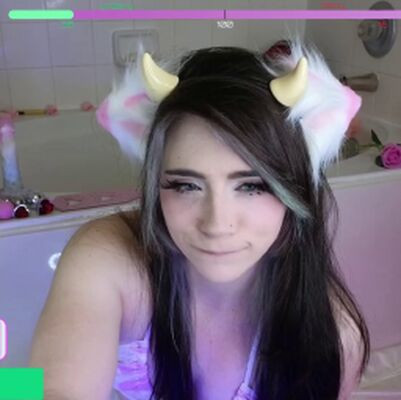 Thecrimsonkitten on nudesceleb.com